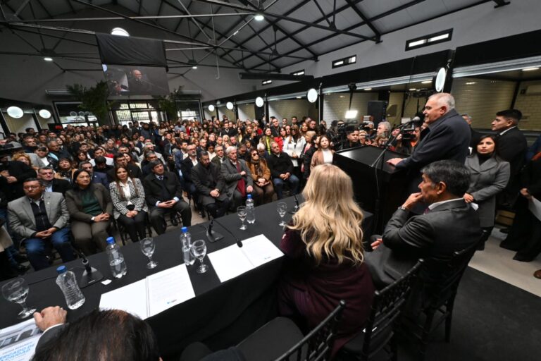 Reabrió el histórico Mercado de la Ciudad en la Capital con 20 locales y un espacio gastronómico renovado