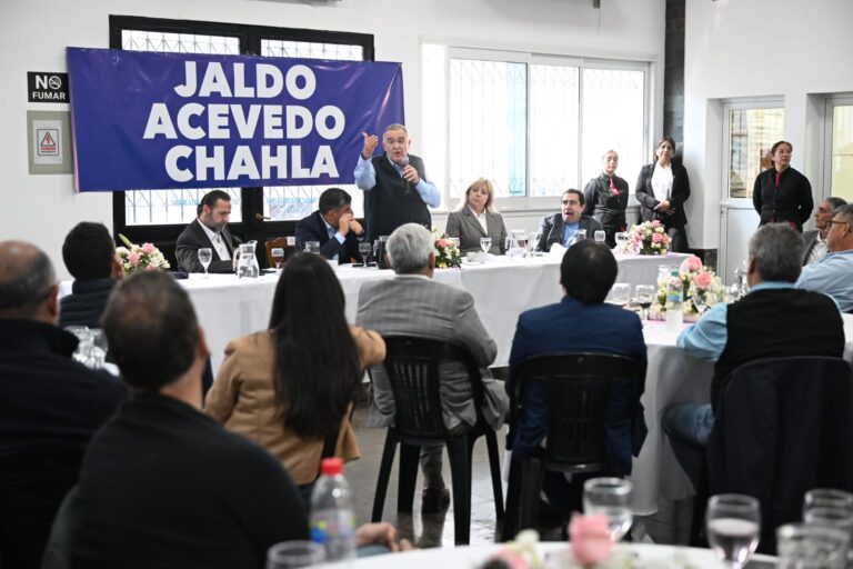 Jaldo reunió al peronismo de la Capital y apuntó contra Milei: “En Tucumán elegimos no abandonar a nuestra gente”
