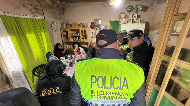 Cayó una banda cordobesa que robaba con inhibidores de señal en Tucumán y vaciaba vehículos de alta gama