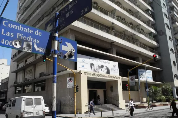 Estafa digital a una afiliada del Subsidio de Salud: cayó en una falsa promoción de Facebook y le robaron cerca de $5 millones