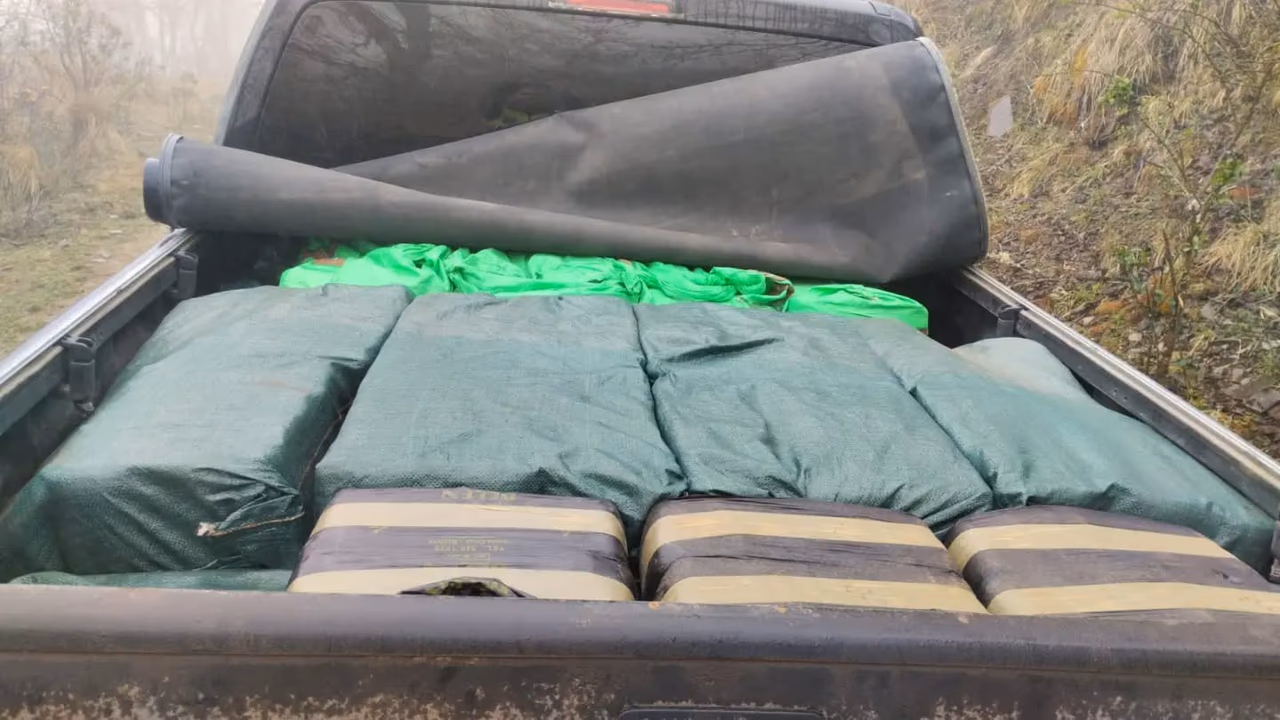 Persecución en un camino de montaña: secuestraron 400 kilos de hojas de coca en Tucumán - El Federalista