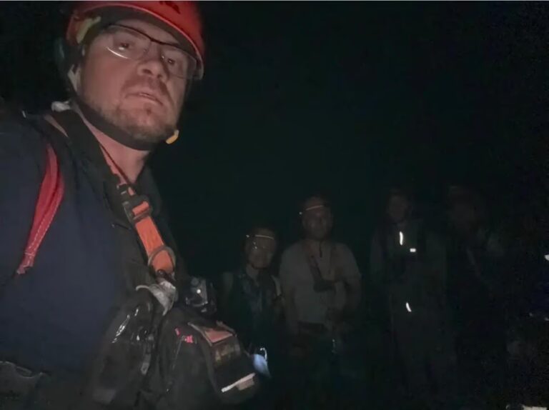 Rescataron a un parapentista que quedó atrapado en un árbol tras un accidente en los cerros de Yerba Buena