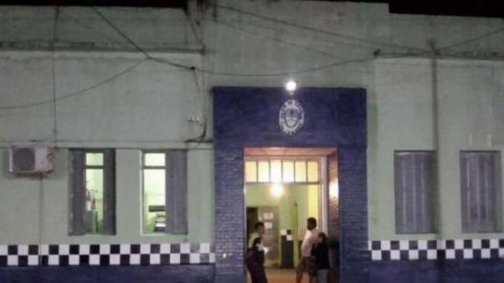 Motín en una comisaría de Juan Bautista Alberdi: un policía resultó herido durante el operativo - El