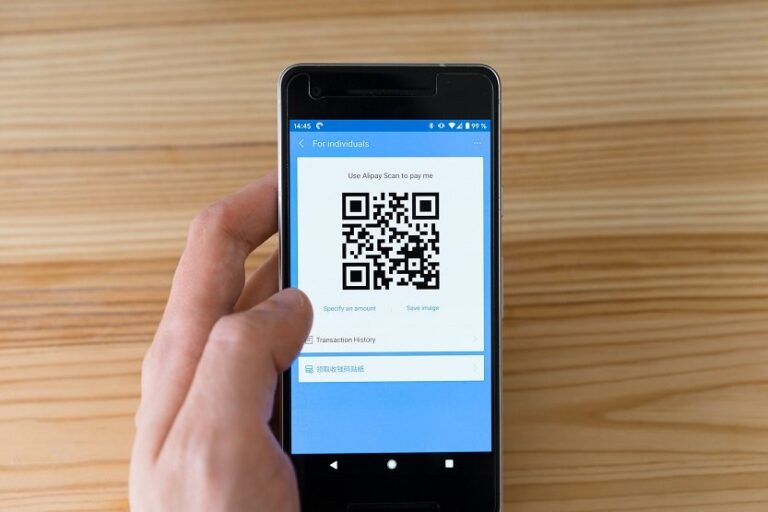 Alerta por estafas virtuales: cómo detectar códigos QR falsos y evitar que vacíen tu cuenta bancaria