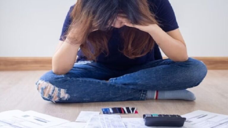 El endeudamiento golpea a los jóvenes tucumanos: más de un tercio ya está en mora