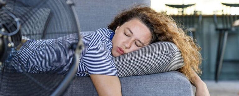El calor nocturno ya afecta el descanso en Tucumán: cuántas horas de sueño se pierden por año