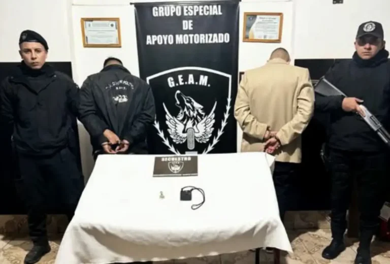 Intentaron llevarse a dos adolescentes en pleno centro de Tucumán: fingieron ser policías y quedaron detenidos