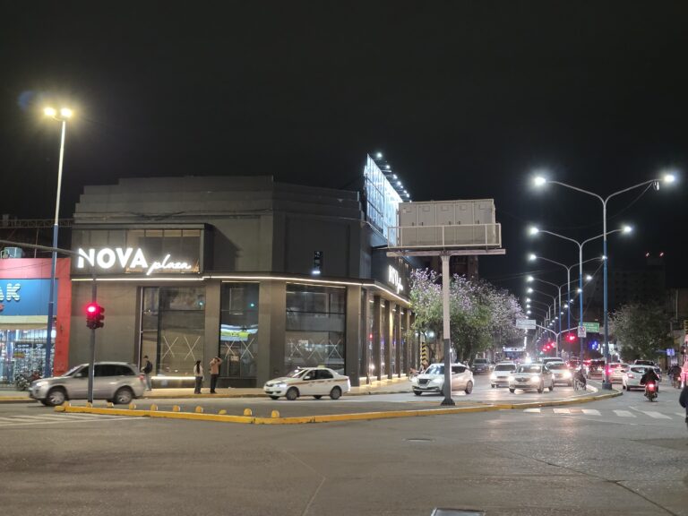 Nueva vida comercial para un espacio histórico: remodelan el ex cine de Plazoleta Mitre