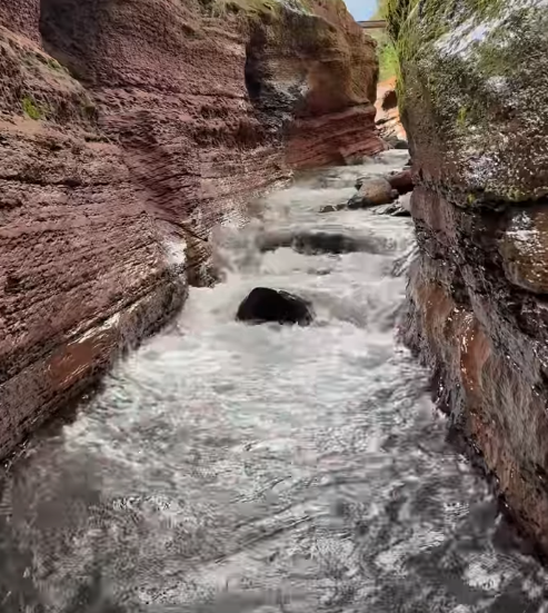 "Parece Cafayate, pero es Tucumán": El impactante paisaje de Barrancas Coloradas que deslumbró en