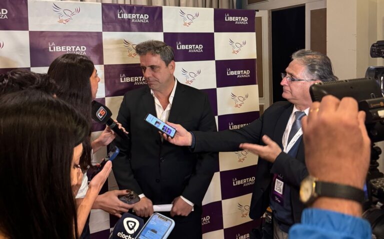 Pese a la ausencia de figuras nacionales, Catalán es oficialmente el primer candidato a gobernador de LLA en el país