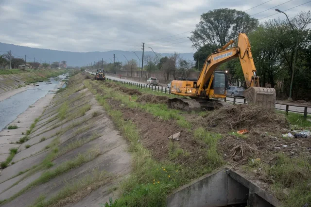 El Gobierno provincial ejecuta obras de limpieza y desmonte de cauces para prevenir inundaciones en el