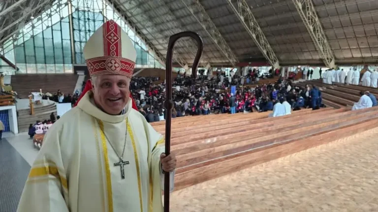 Duro mensaje de la Iglesia al Gobierno: piden atender el endeudamiento familiar y las tasas abusivas