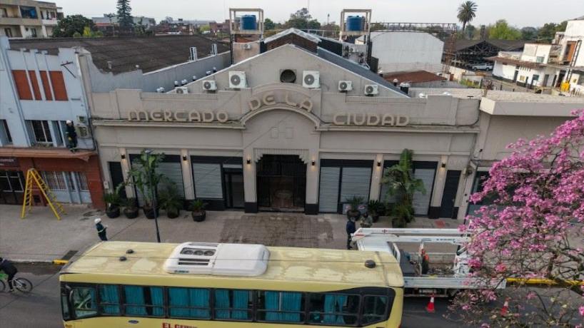 Tras 36 años de abandono, reabrió el histórico Mercado de la Ciudad en la Plazoleta Mitre - El Federalista