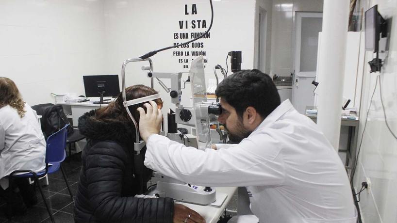 Salud pública tucumana: primer implante valvular para glaucoma y un caso de infarto resuelto a tiempo - El