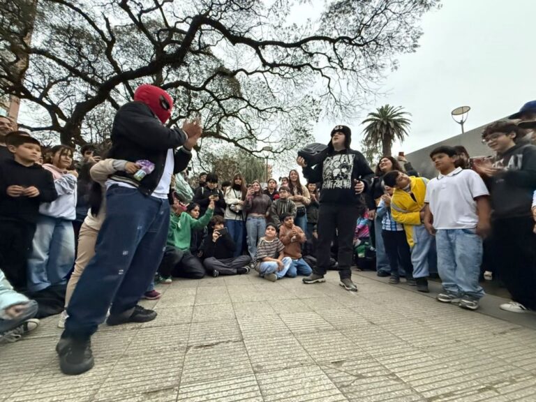 Plaza Urquiza fue escenario del primer torneo de «farmear aura» en Tucumán