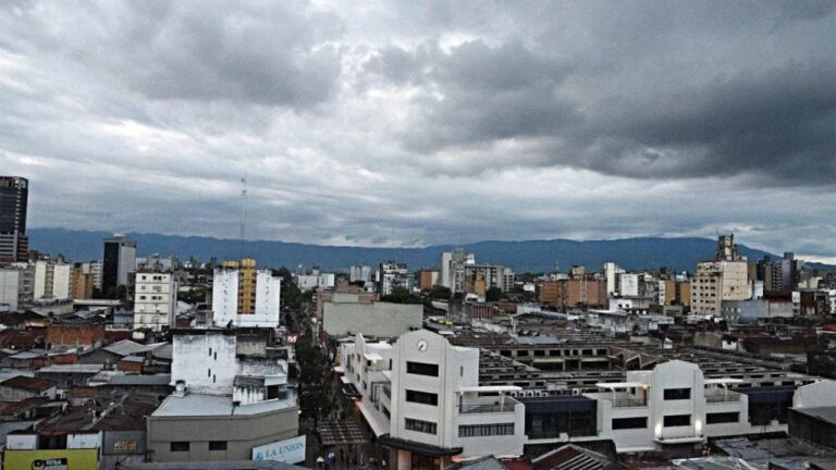 El tiempo en Tucumán: la niebla complica el tránsito matutino, pero la máxima llegará a 23 °C