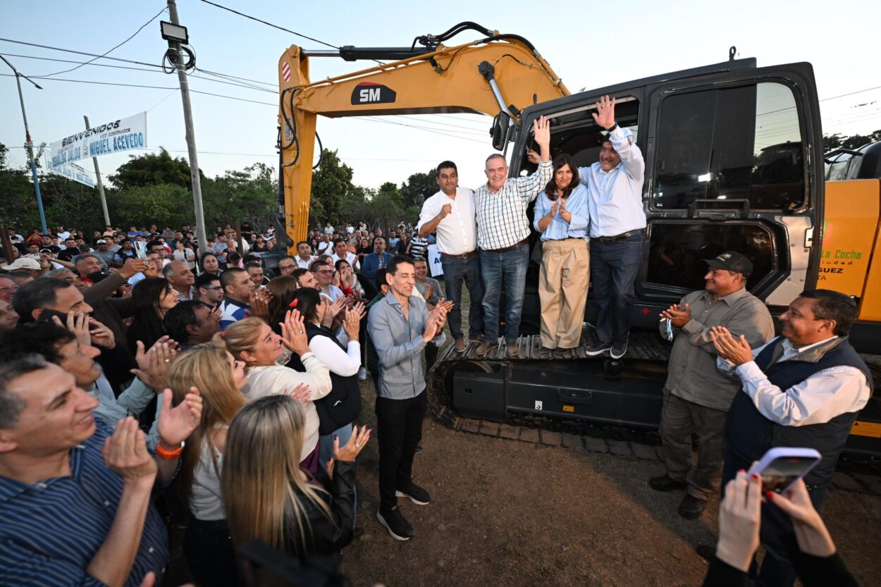 Jaldo llevó obras y maquinaria a La Cocha y reforzó el mensaje de “trabajo federal” en el interior - El