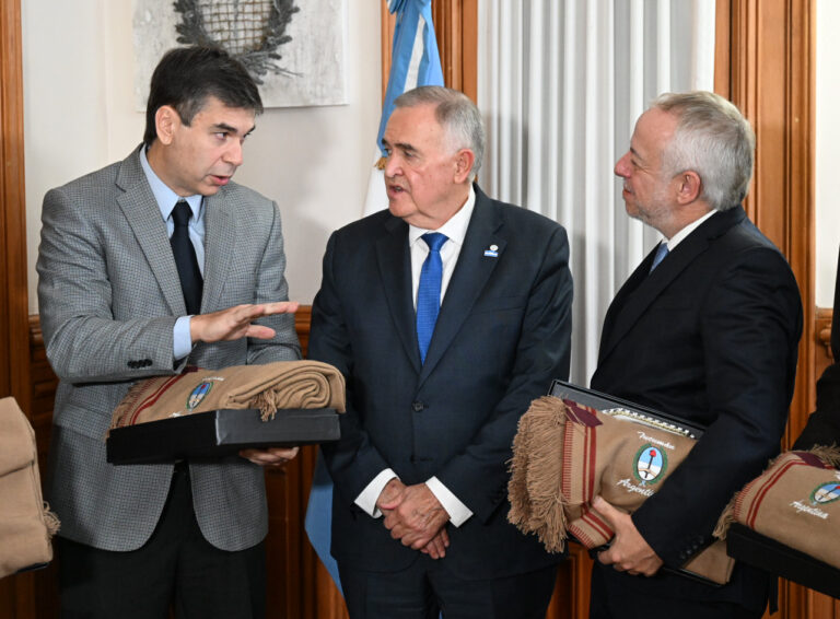 La cúpula de ADEPA llegó a Tucumán y se reunió con Jaldo antes de su Asamblea Anual