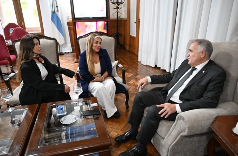 Gladys “La Bomba Tucumana” se reunió con Jaldo y ofreció colaborar con la Provincia