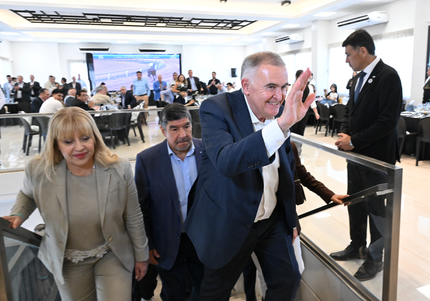 Jaldo encabezó el almuerzo del Gran Premio Batalla de Tucumán y destacó la renovación del Hipódromo - El