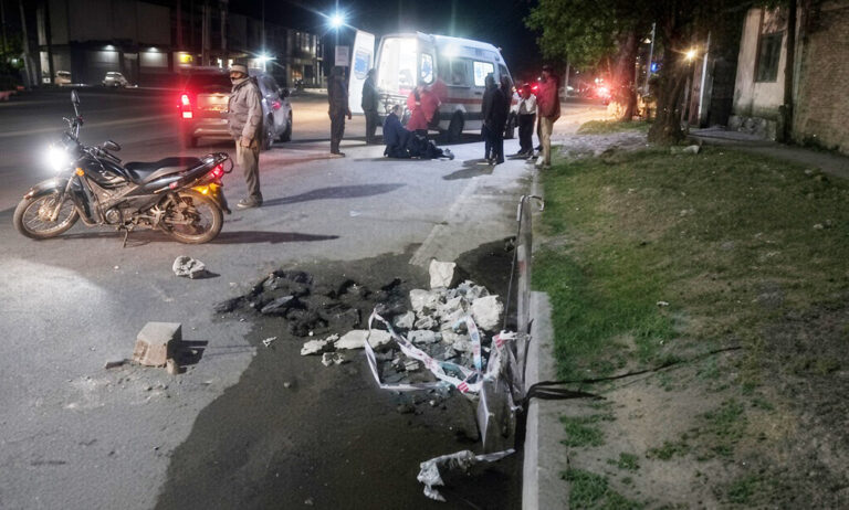 Bronca e indignación en Concepción: Exigen sanciones a los responsables por la pila de escombros que provocó un choque