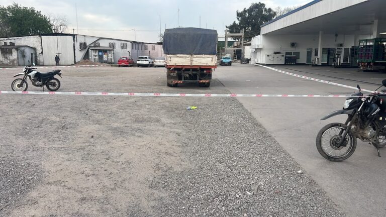Tragedia en Banda del Río Salí: una mujer murió tras ser embestida por un camión en una YPF
