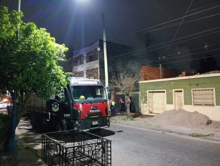 Un hombre de 74 años murió en un incendio que destruyó su vivienda en barrio Ciudadela
