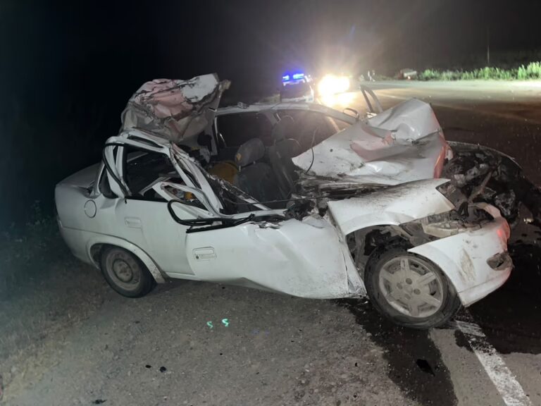 Accidente en la Ruta 323: un conductor fue trasladado al hospital tras impactar contra un camión