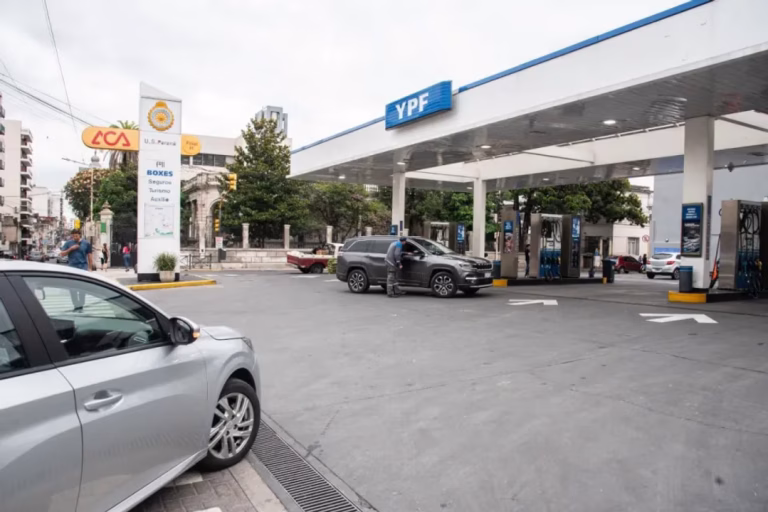 En tres días, la nafta súper acumuló una suba de $30 y ya cuesta $2.209