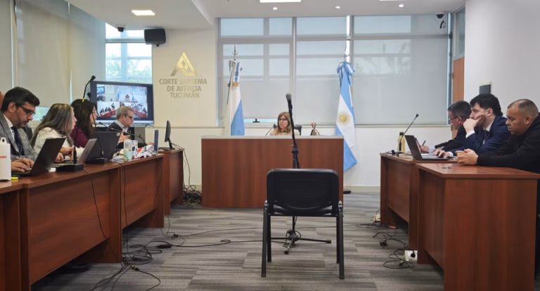 Condenaron a 13 años de prisión al expolicía que estafó por más de $50 millones a feriantes de El Bajo