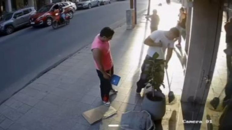 Cámara de seguridad del local Salutare