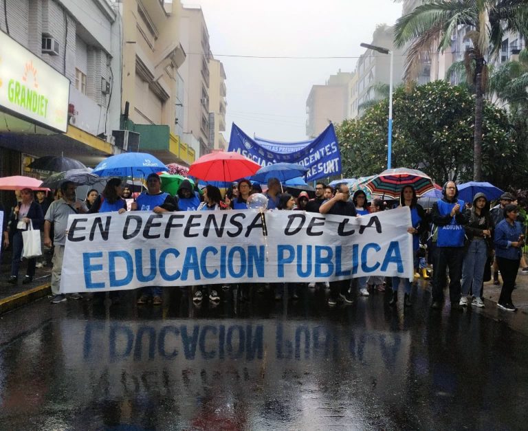 Docentes de la UNT paran por 72 horas y reclaman por salarios y financiamiento universitario