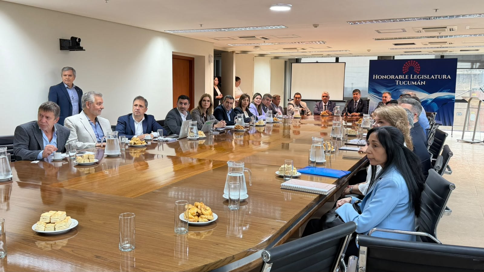 Presupuesto 2026: El Gobierno tucumano solicita $1,3 billones extra para cerrar el año financiero - El