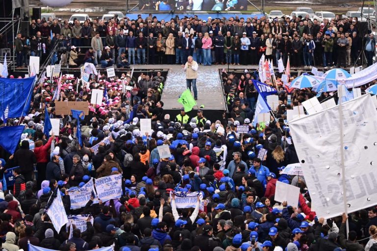 Al ritmo de Jijiji: Jaldo cerró el acto del Hipódromo con más de 50 mil presentes y ratificó la fórmula con Acevedo