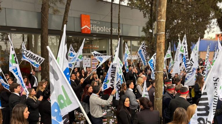 Tucumán no es la excepción: La tecnología ha vuelto inexorable una reducción dramática de las sucursales bancarias