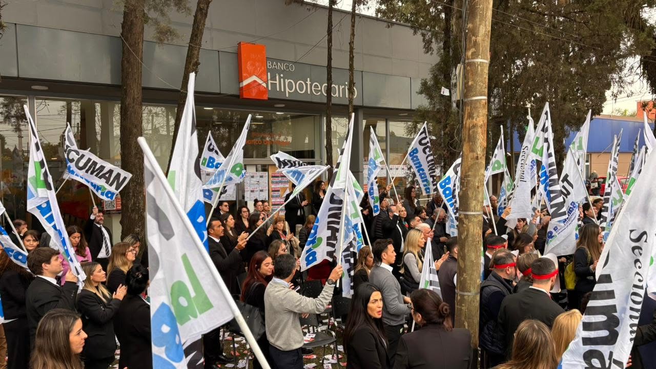 Tucumán no es la excepción: La tecnología ha vuelto inexorable una reducción dramática de las sucursales