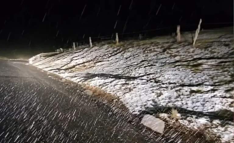 Video: Volvió la nieve a los cerros de Tafí del Valle en plena primavera