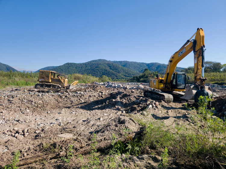 La DPA sostiene un amplio operativo de obras hídricas en distintos puntos de Tucumán