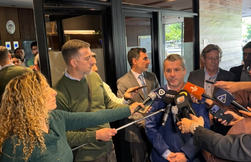 Con Campero a la cabeza y sin LLA, la oposición presentó ante la Corte un planteo contra la reelección de