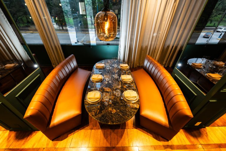 Cincuenta y Cuatro abrió en el Hotel Catalinas con una meta ambiciosa: llegar a una estrella Michelin