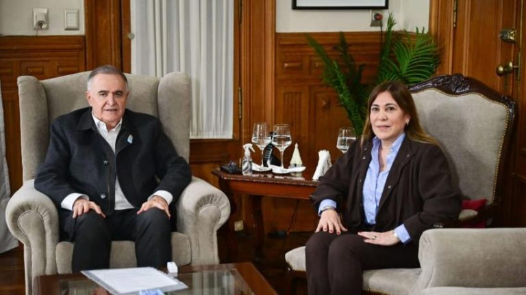 Jaldo con la senadora Avila, esposa de Germán Alfaro.