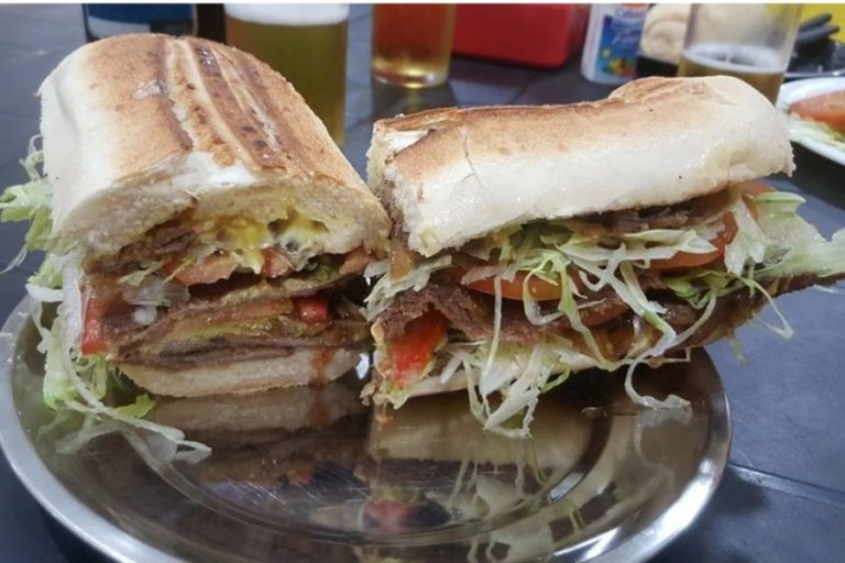 Promoción del sánguche de milanesa tucumano en Santiago del Estero